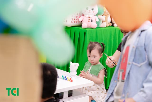 Ảnh Tặng quà 1/6 cho bé