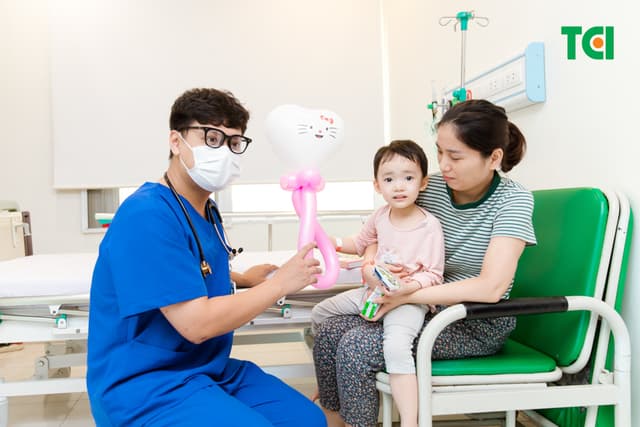 Ảnh Tặng quà 1/6 cho bé