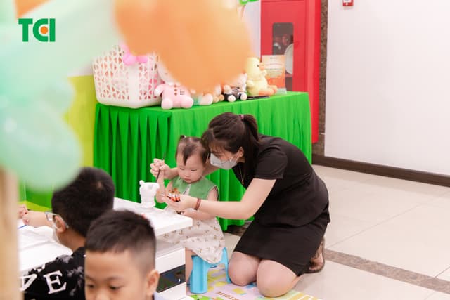 Ảnh Tặng quà 1/6 cho bé