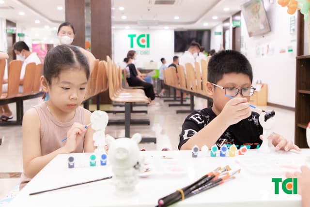 Ảnh Tặng quà 1/6 cho bé