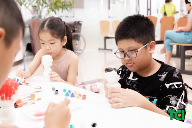 Ảnh Tặng quà 1/6 cho bé