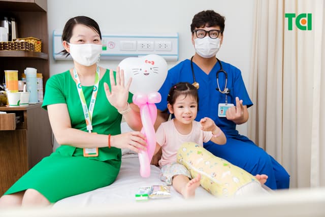 Ảnh Tặng quà 1/6 cho bé