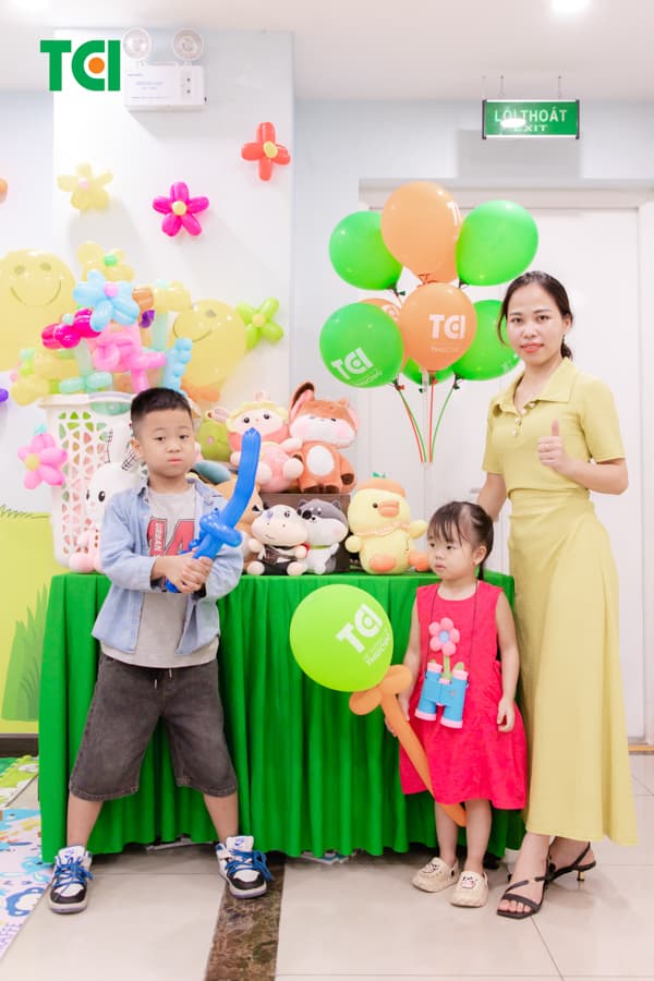 Ảnh Tặng quà 1/6 cho bé