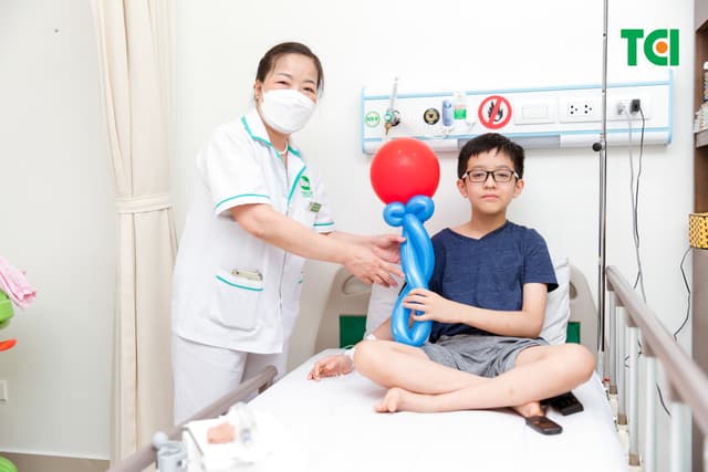 Ảnh Tặng quà 1/6 cho bé