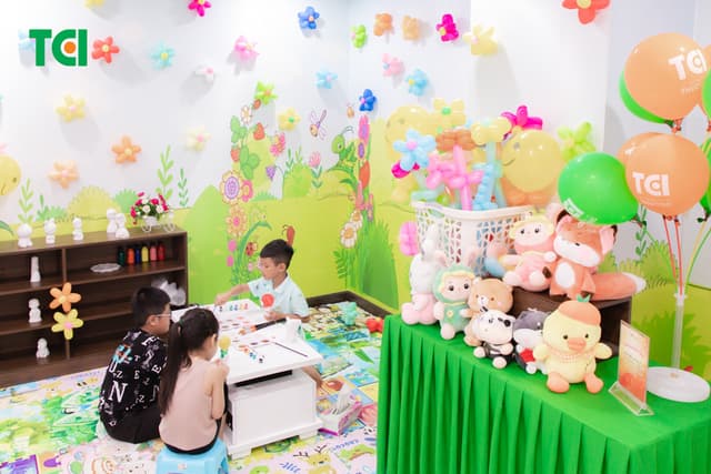 Ảnh Tặng quà 1/6 cho bé