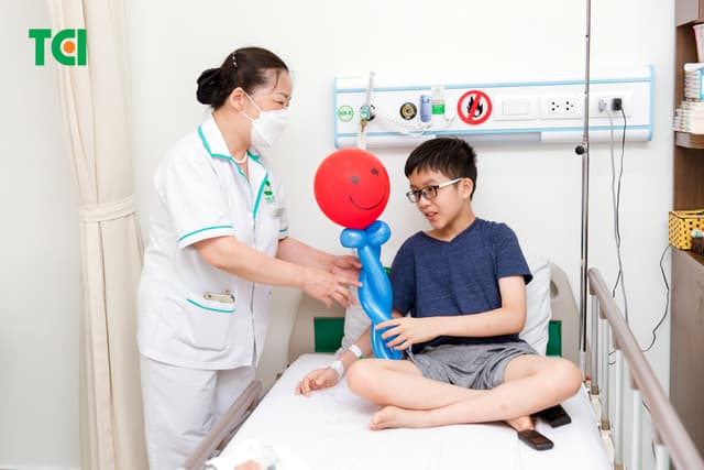 Ảnh Tặng quà 1/6 cho bé