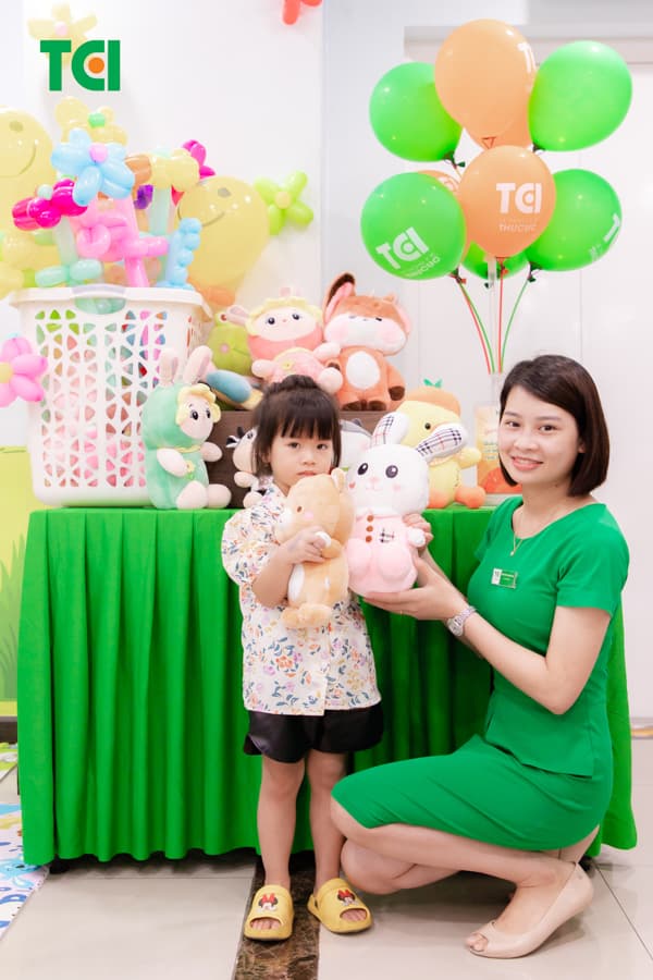 Ảnh Tặng quà 1/6 cho bé