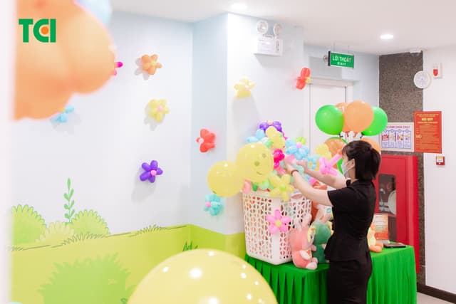 Ảnh Tặng quà 1/6 cho bé