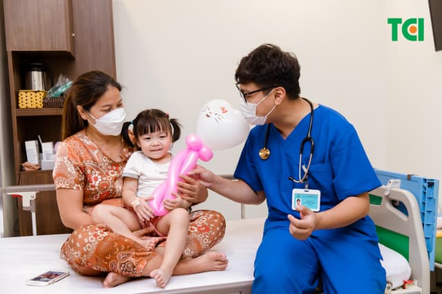 Ảnh Tặng quà 1/6 cho bé