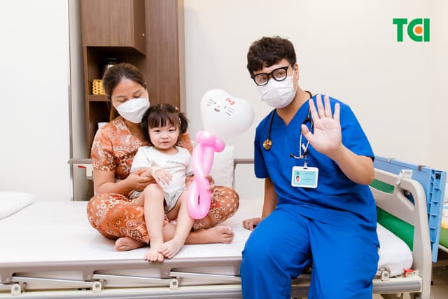 Ảnh Tặng quà 1/6 cho bé