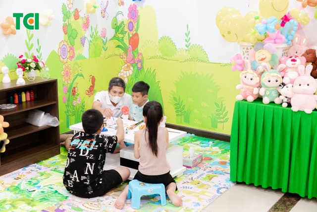 Ảnh Tặng quà 1/6 cho bé