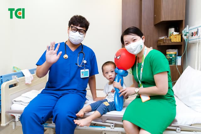 Ảnh Tặng quà 1/6 cho bé