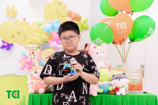 Ảnh Tặng quà 1/6 cho bé