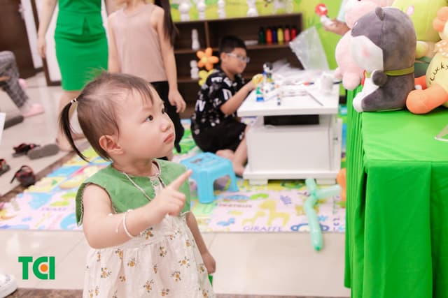 Ảnh Tặng quà 1/6 cho bé