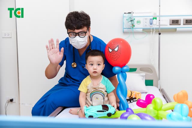 Ảnh Tặng quà 1/6 cho bé