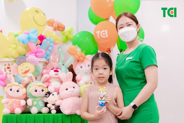 Ảnh Tặng quà 1/6 cho bé