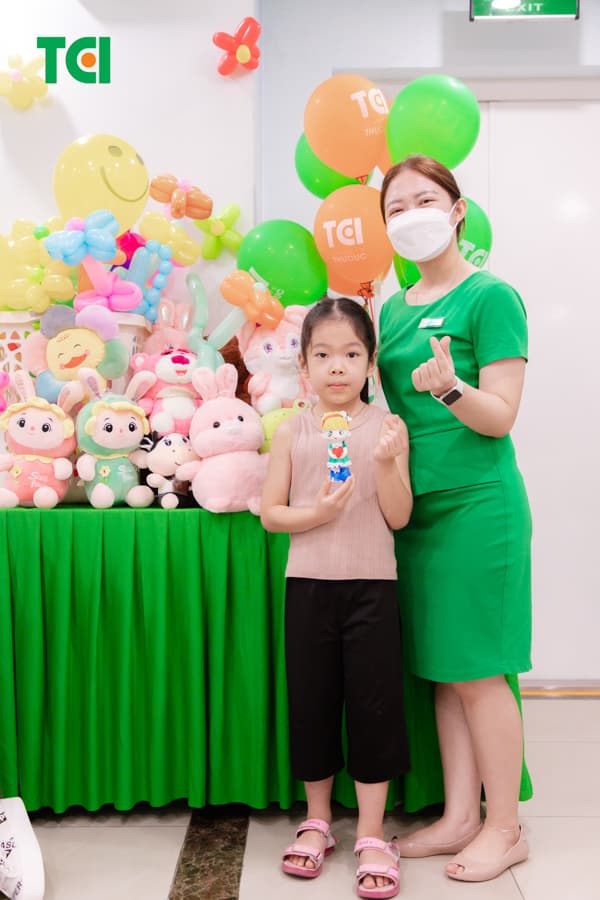 Ảnh Tặng quà 1/6 cho bé