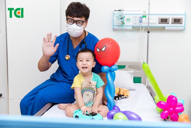 Ảnh Tặng quà 1/6 cho bé