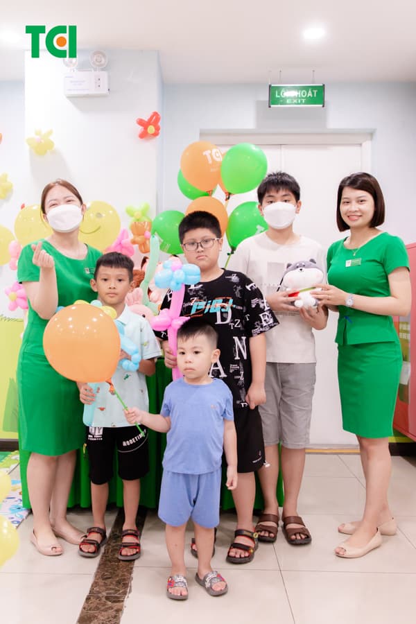 Ảnh Tặng quà 1/6 cho bé