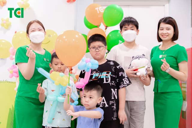 Ảnh Tặng quà 1/6 cho bé