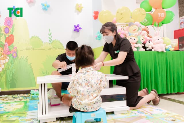 Ảnh Tặng quà 1/6 cho bé