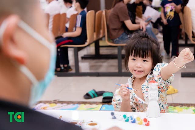 Ảnh Tặng quà 1/6 cho bé