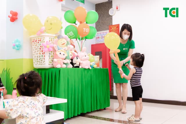 Ảnh Tặng quà 1/6 cho bé