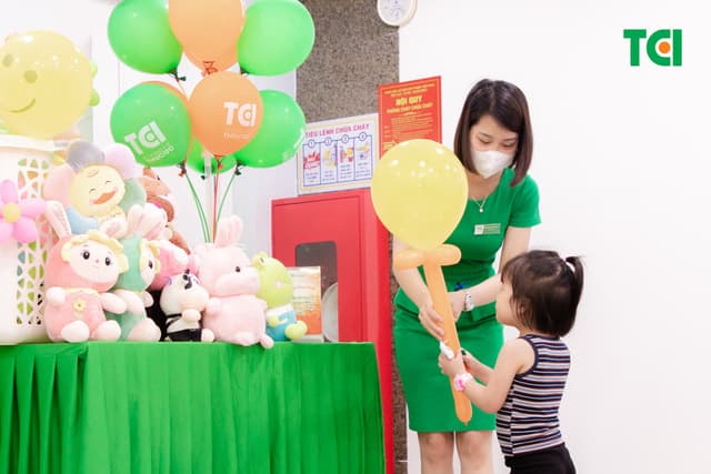 Ảnh Tặng quà 1/6 cho bé