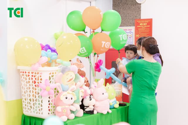 Ảnh Tặng quà 1/6 cho bé