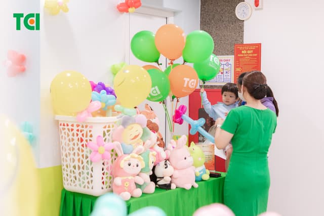 Ảnh Tặng quà 1/6 cho bé