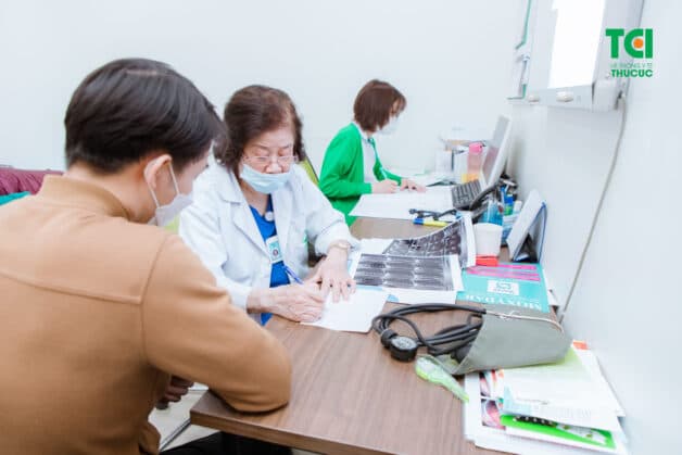 Điều trị kịp thời khi bị đau khớp vai