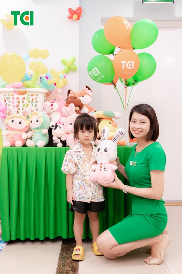 Ảnh Tặng quà 1/6 cho bé