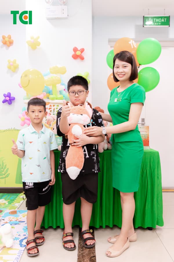 Ảnh Tặng quà 1/6 cho bé