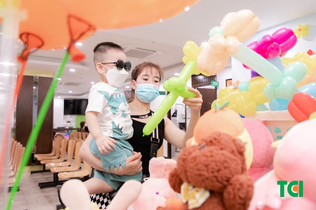 Ảnh Tặng quà 1/6 cho bé