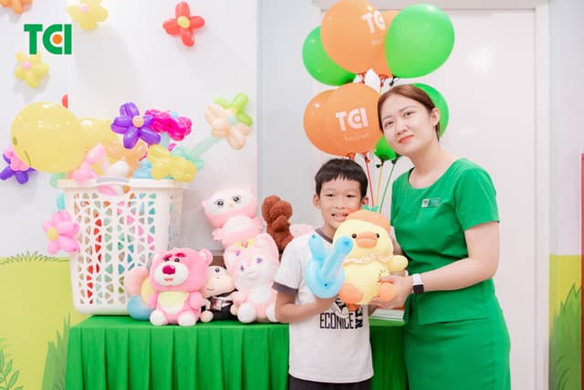 Ảnh Tặng quà 1/6 cho bé