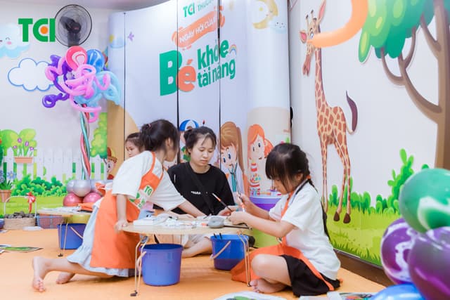 Ảnh Tặng quà 1/6 cho bé