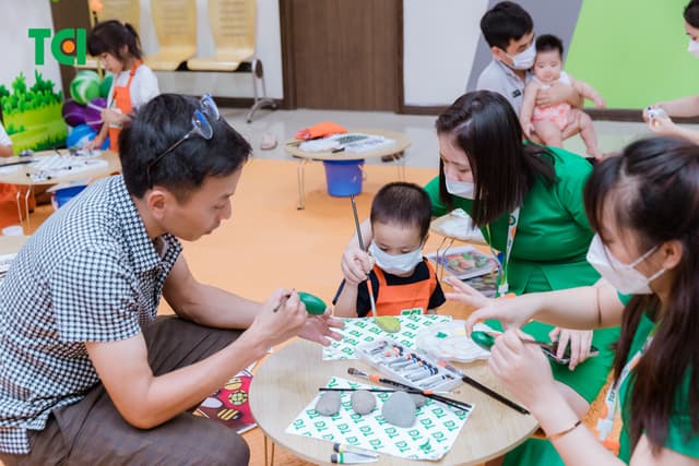 Ảnh Tặng quà 1/6 cho bé