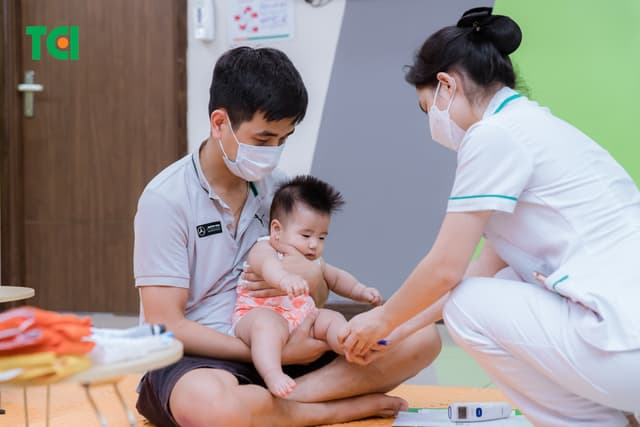 Ảnh Tặng quà 1/6 cho bé