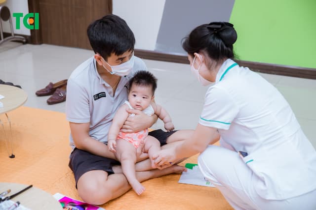 Ảnh Tặng quà 1/6 cho bé