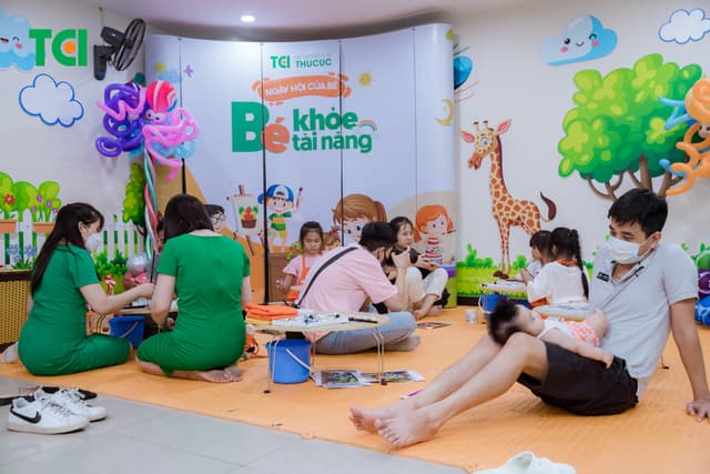 Ảnh Tặng quà 1/6 cho bé