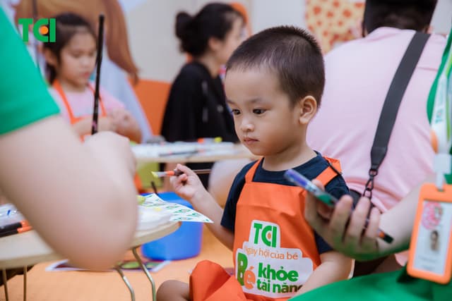 Ảnh Tặng quà 1/6 cho bé