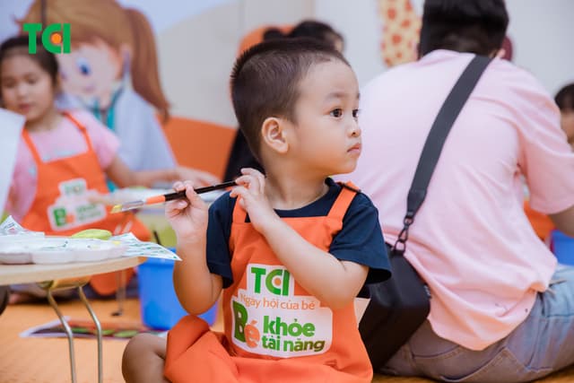 Ảnh Tặng quà 1/6 cho bé