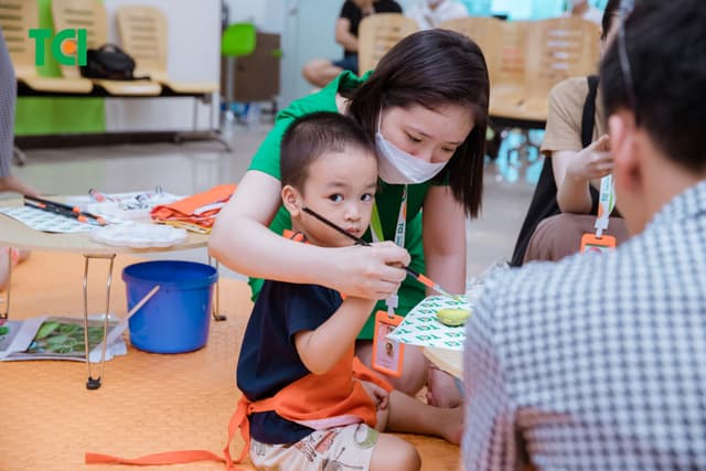 Ảnh Tặng quà 1/6 cho bé