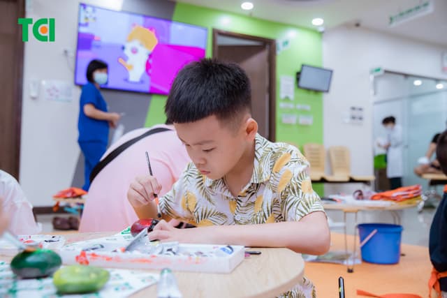 Ảnh Tặng quà 1/6 cho bé