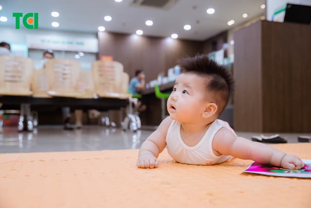 Ảnh Tặng quà 1/6 cho bé