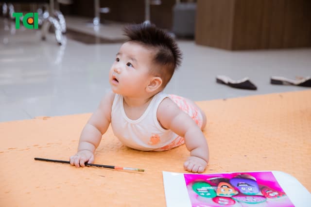 Ảnh Tặng quà 1/6 cho bé