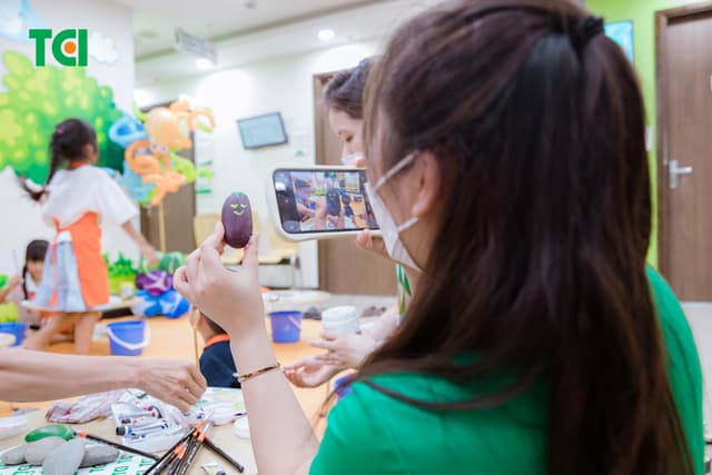 Ảnh Tặng quà 1/6 cho bé