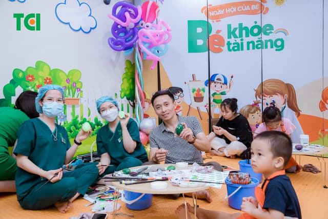 Ảnh Tặng quà 1/6 cho bé