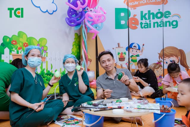 Ảnh Tặng quà 1/6 cho bé