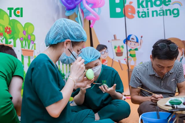 Ảnh Tặng quà 1/6 cho bé